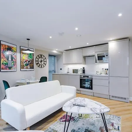 Monopoly Wallz - Sleeps 3 Apartment *