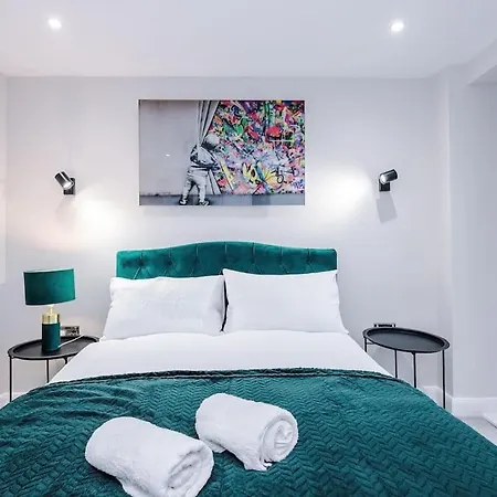 Monopoly Wallz - Sleeps 3 * Leeds (West Yorkshire)