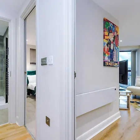 Monopoly Wallz - Sleeps 3