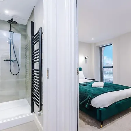 Monopoly Wallz - Sleeps 3 Apartment *