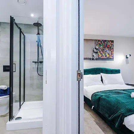 Monopoly Wallz - Sleeps 3 *
